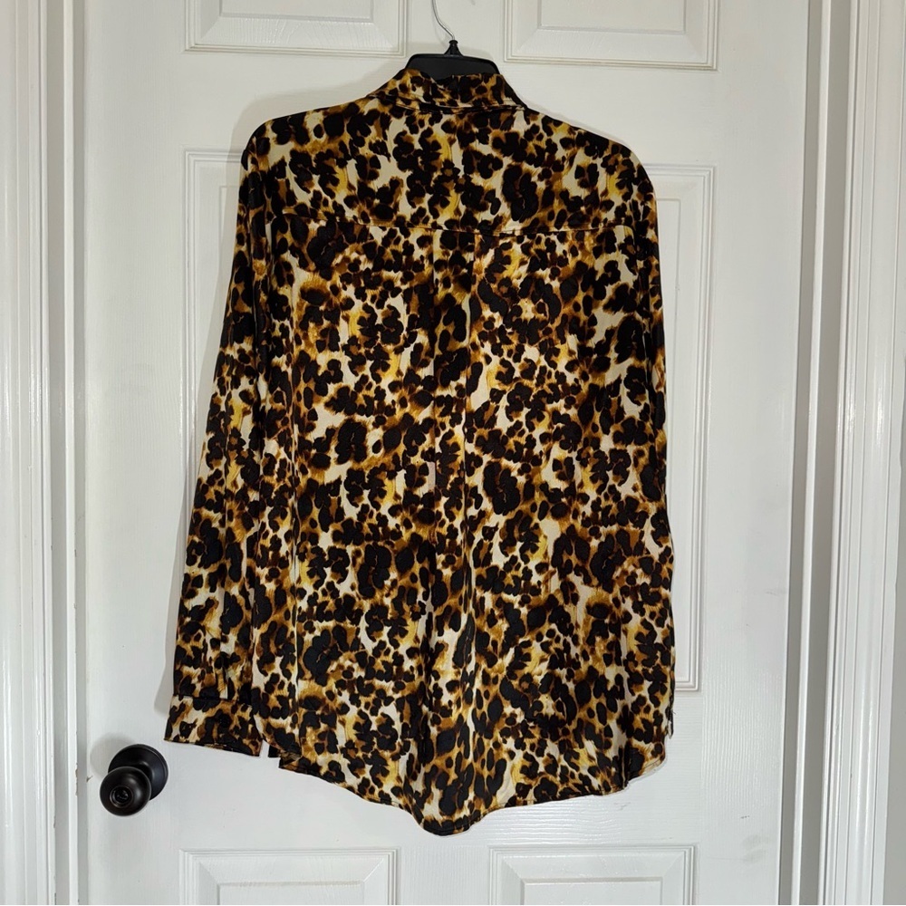 Floral & Ivy Leopard Print Collared Button Down Blouse - Picture 11 of 14